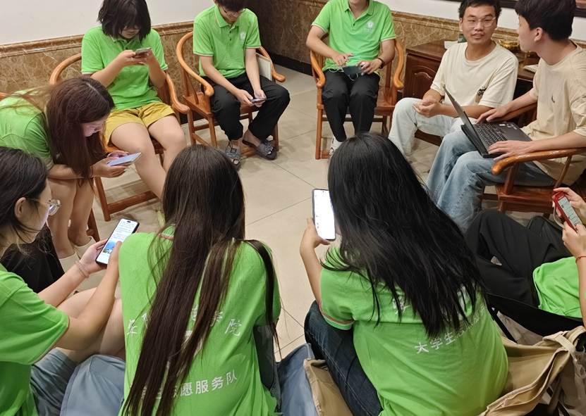 图片包含 人, 人们, 一群, 女人 AI 生成的内容可能不正确。